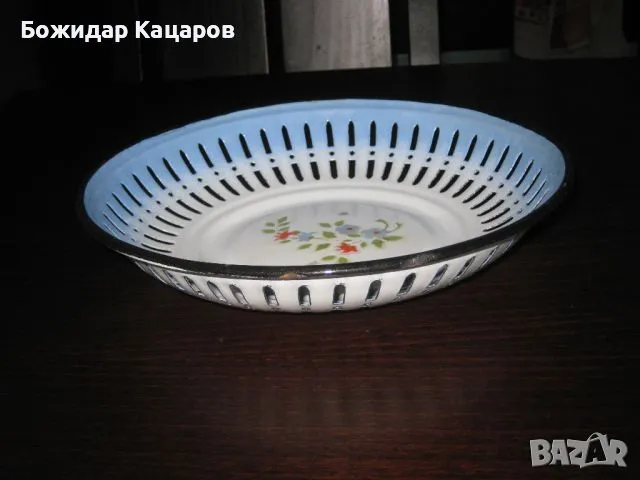 Стара емайлирана панерка.Цена 8, 50 евро.Пращам по Еконт., снимка 3 - Антикварни и старинни предмети - 49360007