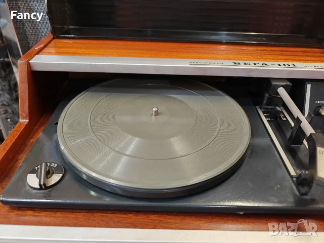 Грамофон с усилвател Вега 101 , снимка 4 - Грамофони - 51281373