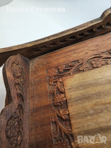 Винтидж табла за сервиране с ръчно резбовани флорални елементи, произход Индия около 1970 г. , снимка 5 - Декорация за дома - 53391589