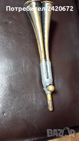 антика на стар музикален инструмент