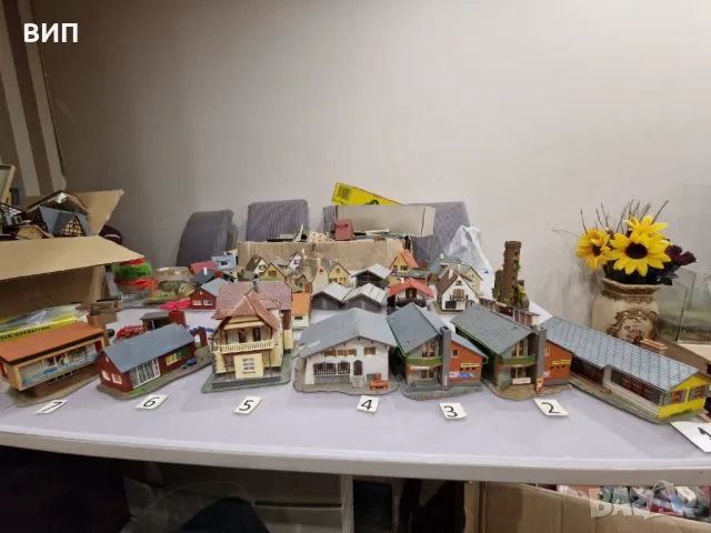 Сгради НО, за ЖП моделизъм, някои са с дребни липси и забележки.