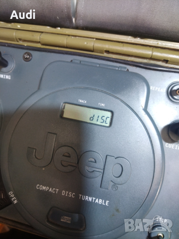 Радио-касетофон и диск на фирмата Roadstar, изработено по поръчка за автомобилната компания Jeep.  С, снимка 2 - Радиокасетофони, транзистори - 44642212