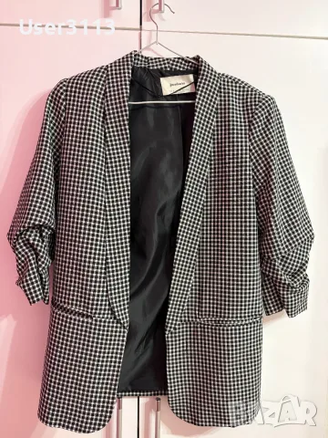 Сака Stradivarius Bershka