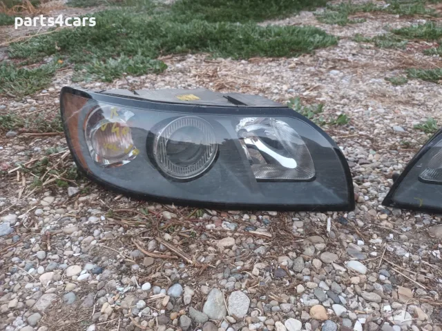 ляв и десен фар за волво в50 с40 03 - 07 VOLVO V50 S40, снимка 2 - Части - 55731856