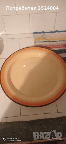 Нова голяма емайлирана чиния  може да се пече в нея 70-80  на миналия век 