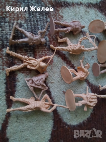 Войници пластмасови 12 броя 51730, снимка 7 - Колекции - 52105413