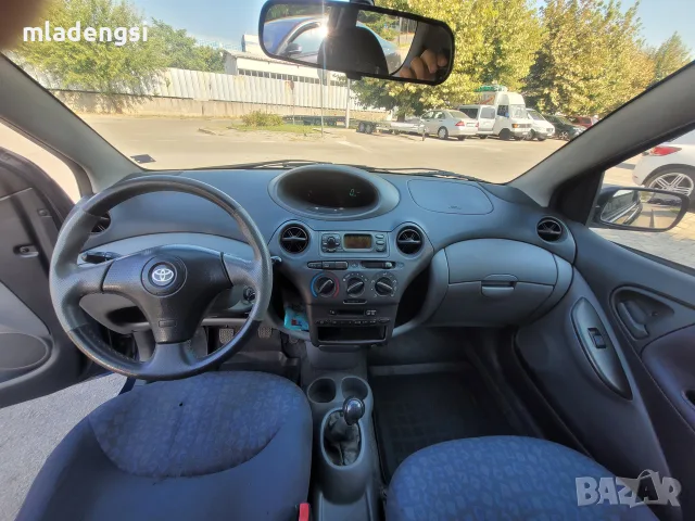 Toyota Yaris 1.3 VVT-i *КЛИМАТИК*, снимка 14 - Автомобили и джипове - 55770872
