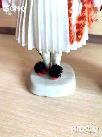 Колекционерски Порцеланови Фигури Национални Носии, снимка 3 - Колекции - 48600076