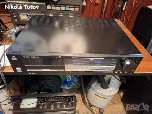 Продава се триглав дек Grundig CF7500. 