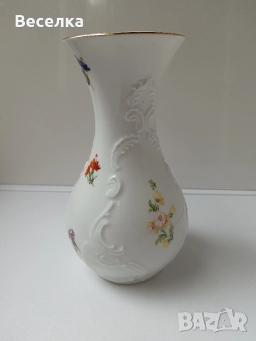 Порцеланова ваза KPM с декор разпръснати цветя, снимка 2 - Вази - 53763216