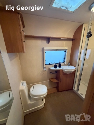 Каравана SWIFT CHARISMA-Френска Спалня/ФОРСЕЛТ/СОЛАР/Душ кабина/КАТО НОВА/ПЛАТЕНО МИТО , снимка 9 - Каравани и кемпери - 53217821
