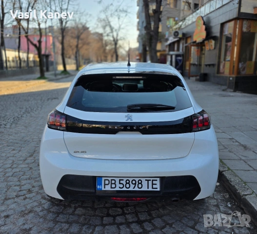 Пежо 208, снимка 2 - Автомобили и джипове - 53811604