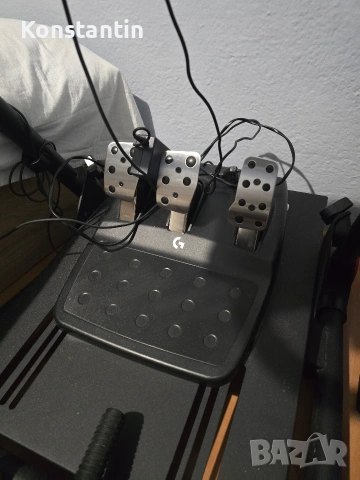 Logitech G923 + стойка за монтаж, снимка 3 - PlayStation конзоли - 53651544