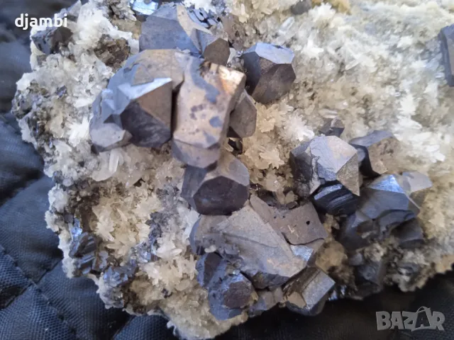 №147,Кварц,Кварцова друза,Кварц със сфалерит,галенит,доломит и хлорит,Кристали,Минерали,Родопи,, снимка 5 - Декорация за дома - 47671572