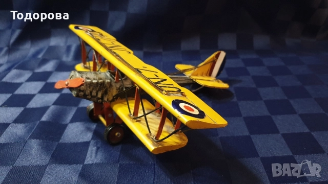 Стар метален витлов самолет