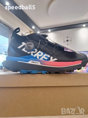 Продавам маратонки Адидас!