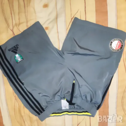 Къси шорти Adidas Feyenoord М размер Оригинал, снимка 2 - Къси панталони - 50372350
