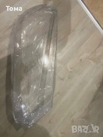 Стъкло десен фар VW Touareg 2010-2014