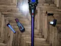 Много добра прахосмукачка Dyson V8 с нова батерия и аксесоари, снимка 3