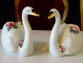 Фигура,ваза Лебед дрезденски порцелан,рози. , снимка 1