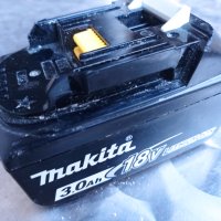 Акумулаторна батерия MAKITA 18 волта 3 ампера BL1830-за ремонт, снимка 1 - Винтоверти - 44421450