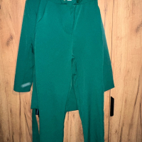 Дамски зелен костюм, снимка 2 - Костюми - 44728478