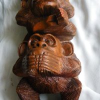 Голяма индонезийска дървена статуетка-"Трите будистки маймуни", снимка 8 - Статуетки - 39549439