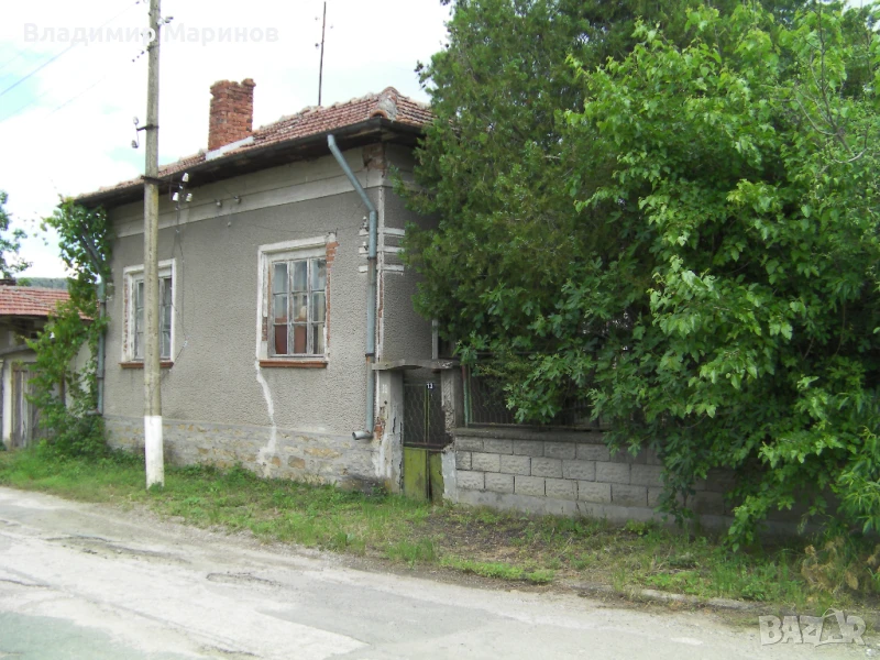 Къща с двор, гараж, геран, трифазан ток, снимка 1