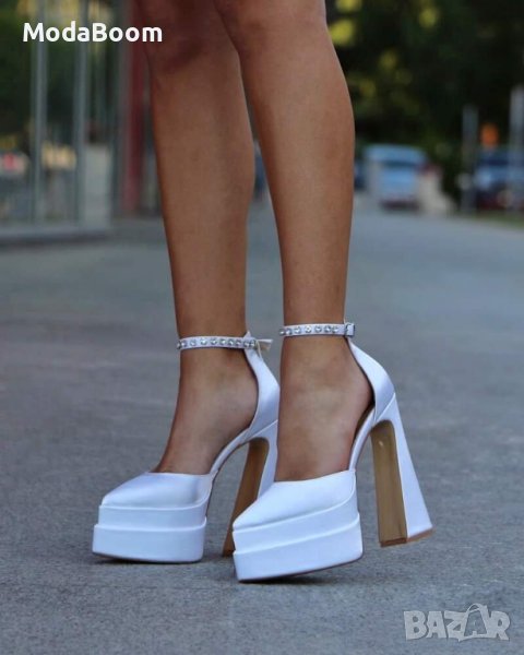 Бели сатенени сандали на ток , снимка 1