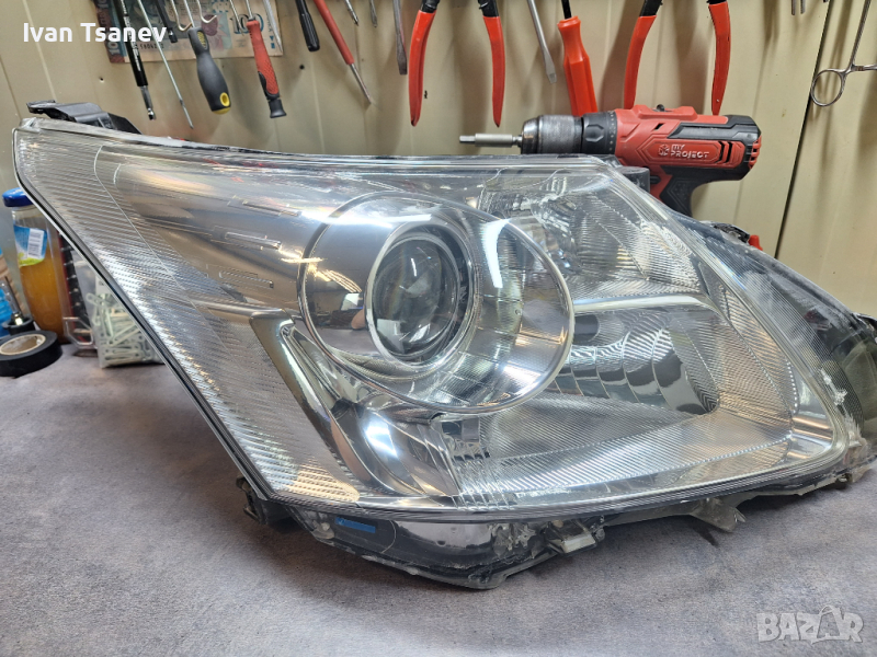 фарове тойота авенсис 2009 - 2012, снимка 1