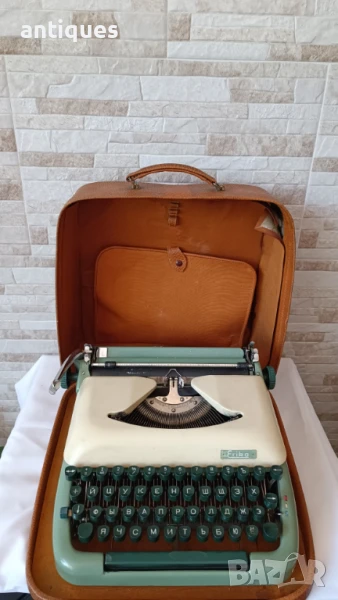 Стара пишеща машина Erika 10 - Made in Germany, снимка 1