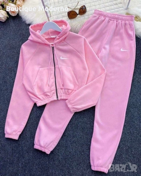 Nike Дамски екипи, снимка 1