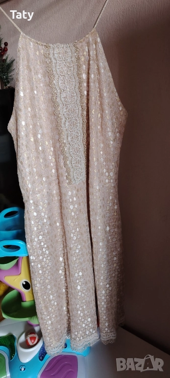 Рокля в златисто и френска дантела, снимка 1