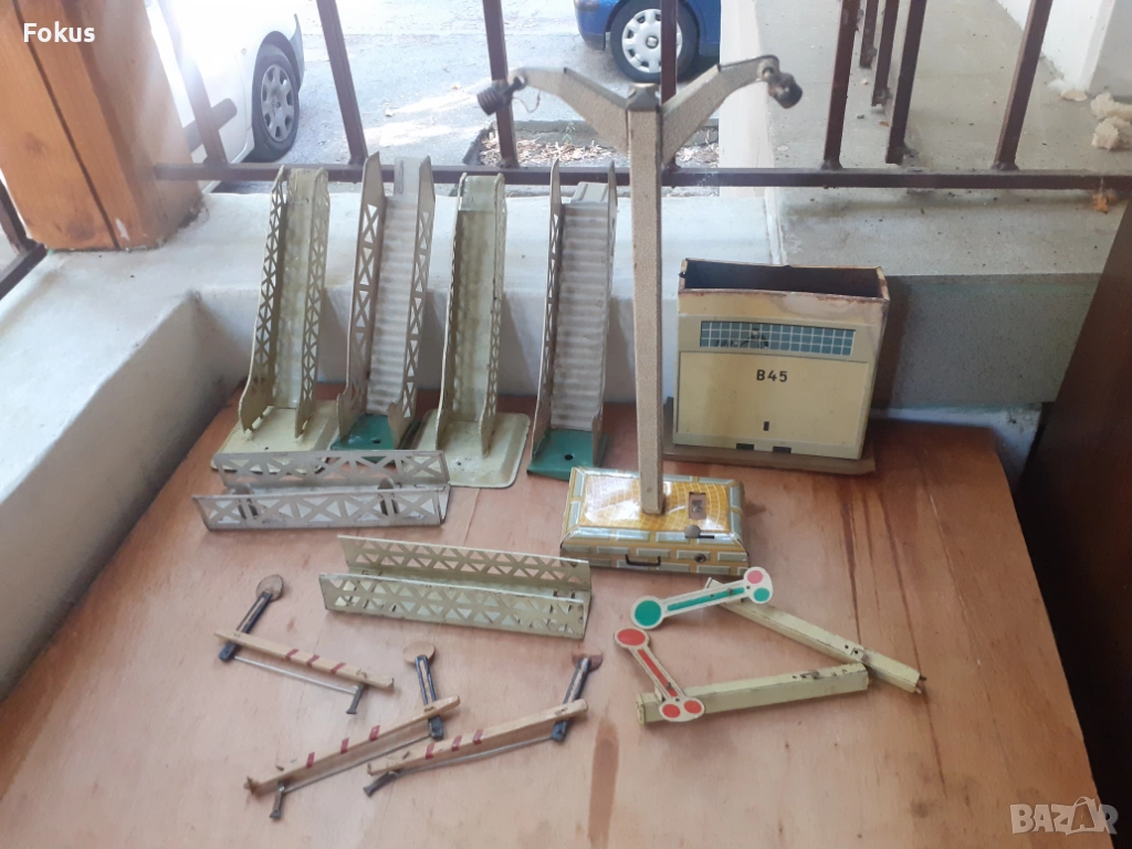 Лот метални части от влакче конструктор релси гара игра, снимка 1