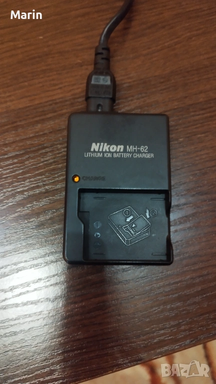 Оригинално зарядно устройство за батерии Nikon, снимка 1