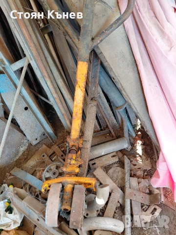 Дръжки с помпи и колела за палетна количка