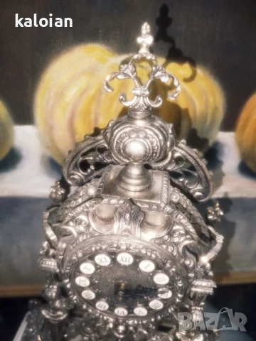 Стар каминен часовник. Бял бронз с готически орнаменти и мраморна основа. 60 те години на миналият в, снимка 8 - Антикварни и старинни предмети - 51286024