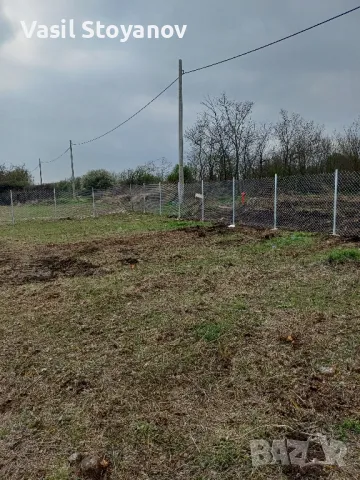 Здравейте предлагаме изграждане на огради (ограда)с циментови бетонни колове и мрежа.