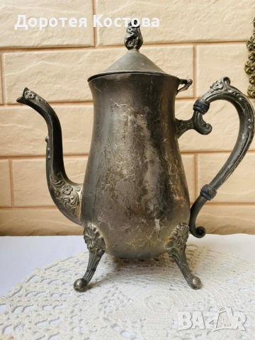Красив посребрен чайник от Англия с цветя