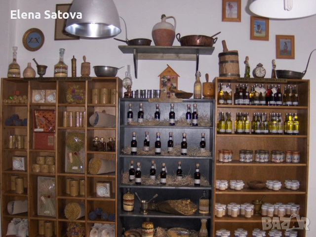 Продавам поставки , маси и полилеи, снимка 9 - Маси - 53401378