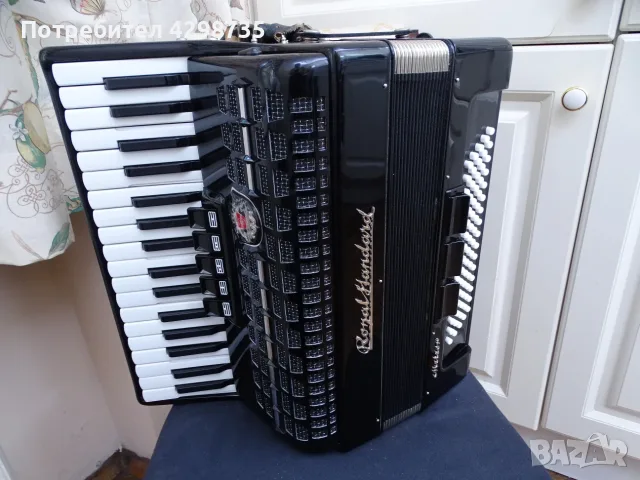 Акордеон Royal Standard Meteor – 80 баса, снимка 4 - Акордеони - 56289754