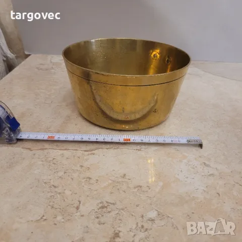 масивен бронзов съд