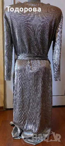 Сребриста рокля с прехвърляне и колан, снимка 3 - Рокли - 48833414