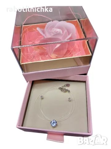 Обеци и колие с кутийка