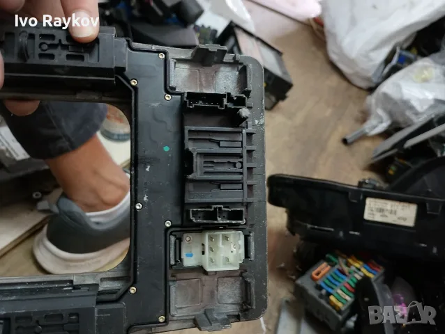 Конзола с бутони за ел стъкла Mercedes W210, снимка 4 - Части - 56227235