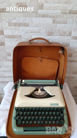 Стара пишеща машина Erika 10 - Made in Germany, снимка 1