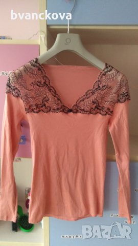 Блуза корал и черна дантела, снимка 1 - Блузи с дълъг ръкав и пуловери - 34805120
