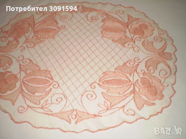 Стара винтидж 30 г на миналия век ръчно бродирана розова покривка на тюл овална, снимка 5 - Антикварни и старинни предмети - 42270177