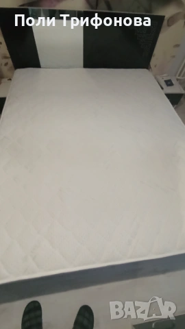 Матракът е еднолицев с вградена подматрачна рамка, става за легло с механизъм.  Размери 160/200