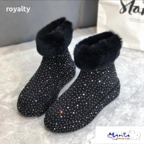 Черни дамски боти с пух и камъни